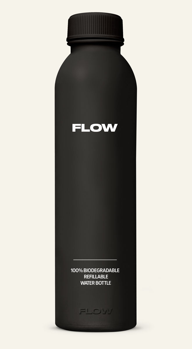 黑色 FLOW® 環保水壺封閉瓶身，象徵時尚與環保的平衡。